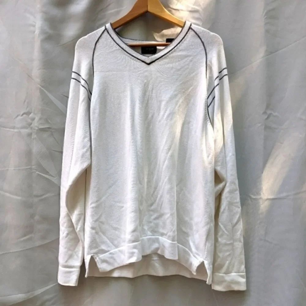 IZOD white v neck sweater size med golf